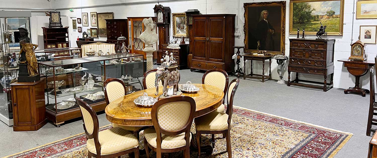 Fine Art auction room 