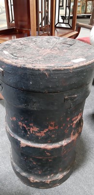 Lot 425 - Antique munitions shell case