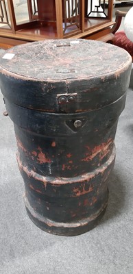Lot 425 - Antique munitions shell case
