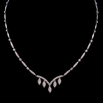 Lot 292 - A diamond fringe necklace.