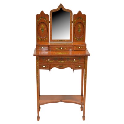 Lot 242 - Edwardian mahogany dressing table, of small size, in the manner of Edwards & Roberts