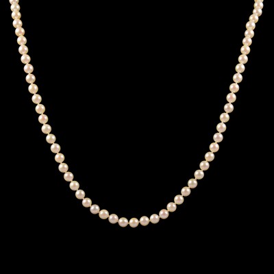 Lot 302 - A rope of cultured pearls.