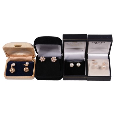 Lot 318 - Six pairs of earrings for pierced ears, cultured pearl, diamond and gold.