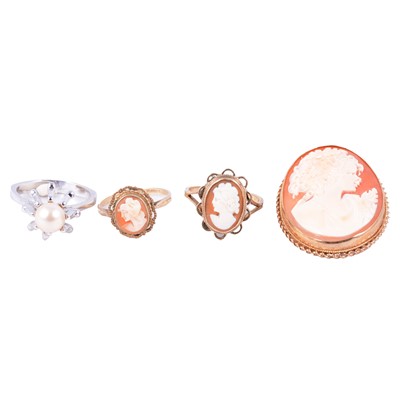 Lot 182 - A cameo brooch and two cameo rings, Majorca pearl costume dress ring