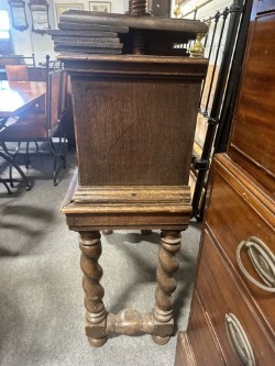 Lot 319 - 19th century Dutch oak linen press