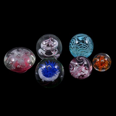 Lot 75 - Collection of thirty glass paperweights