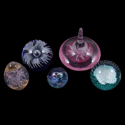 Lot 76 - Collection of modern glass paperweights