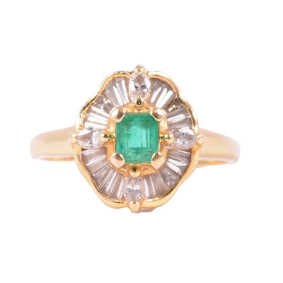 Lot 2 - An emerald and diamond cluster ring.