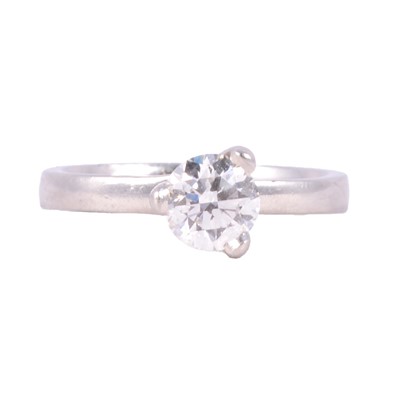 Lot 52 - A diamond solitaire ring.