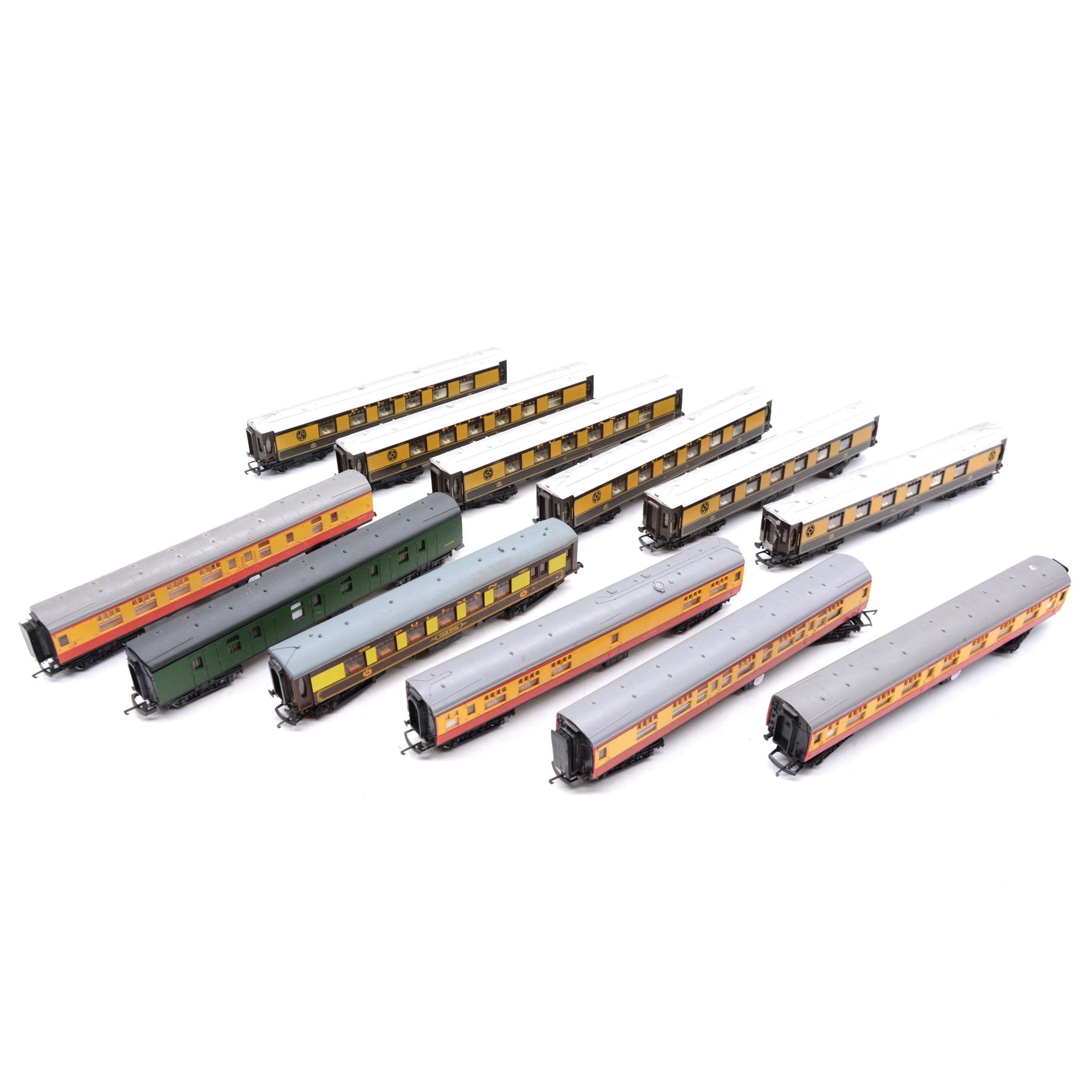 Lot 424 - Thirty-three OO gauge model railway freight