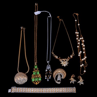 Lot 476 - Vintage gilt metal jewellery by Nettie Rosenstein, Trifari, Jewelcraft and others.