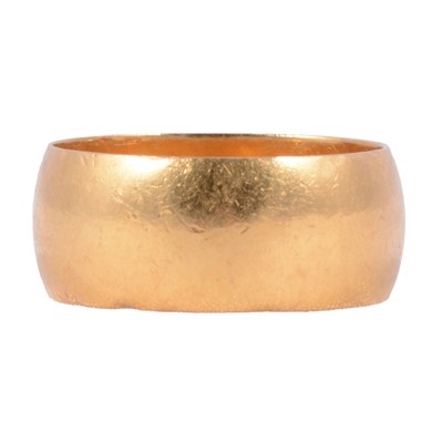 Lot 104 - A 22 carat gold wedding band.