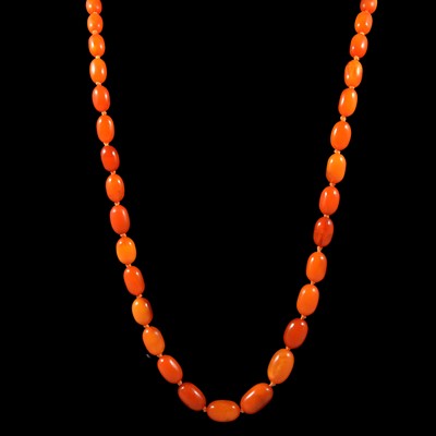 Lot 321 - A butterscotch amber coloured bead necklace.