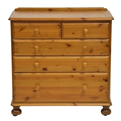 Lot 433 - Reproduction pine bedroom furniture