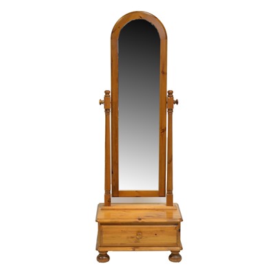 Lot 433 - Reproduction pine bedroom furniture