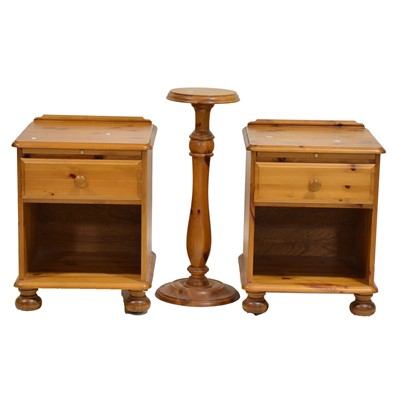 Lot 433 - Reproduction pine bedroom furniture