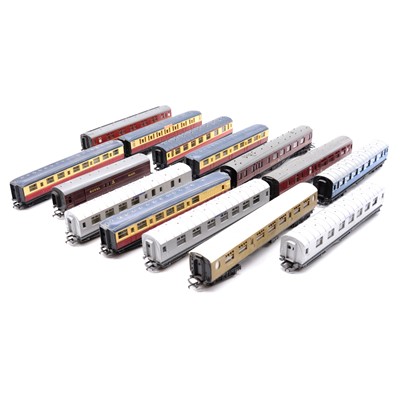 Lot 105 - Fourteen Hornby OO gauge coaches, including Silver Jubilee coaches