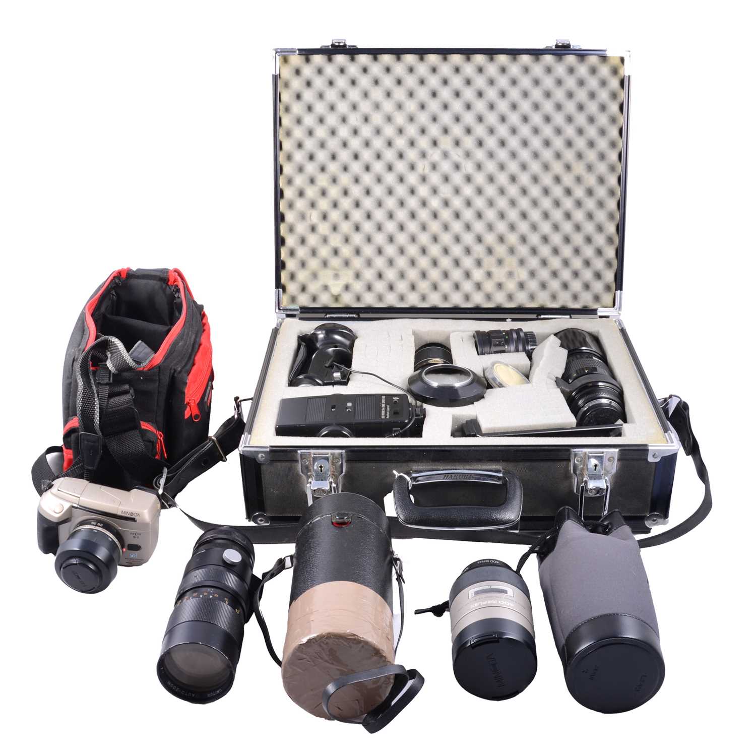 Lot 156 - A collection of cameras and lenses