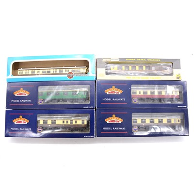 Lot 170 - Six Bachmann, Airfix and Wrenn OO gauge coaches
