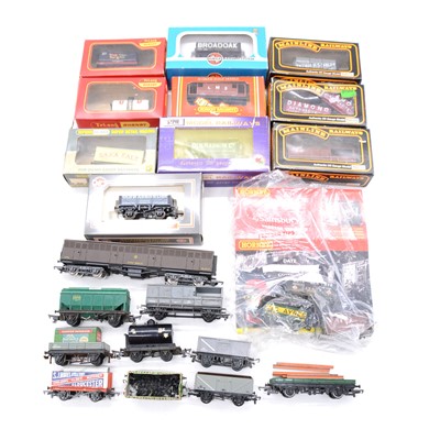 Lot 92 - Twenty Hornby, Dapol and other OO gauge wagons