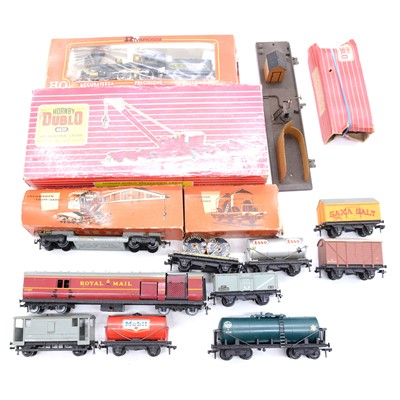 Lot 85 - Fourteen Hornby Dublo and Marklin OO/HO gauge wagons, with Rivarossi locomotive