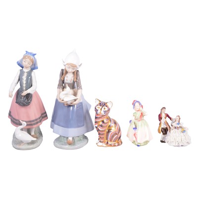 Lot 45 - Royal Crown Derby cat paperweight; two Lladro figures, etc.