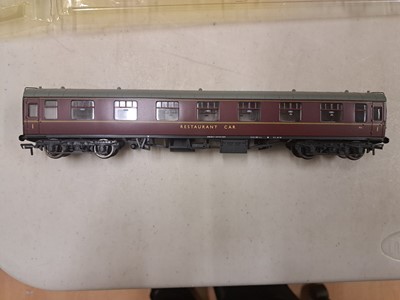 Lot 100 - Four Bachmann OO gauge passenger coaches, boxed, with two Mainline coaches