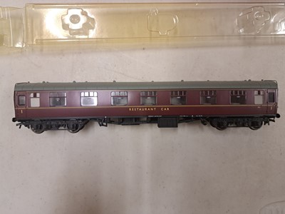 Lot 100 - Four Bachmann OO gauge passenger coaches, boxed, with two Mainline coaches