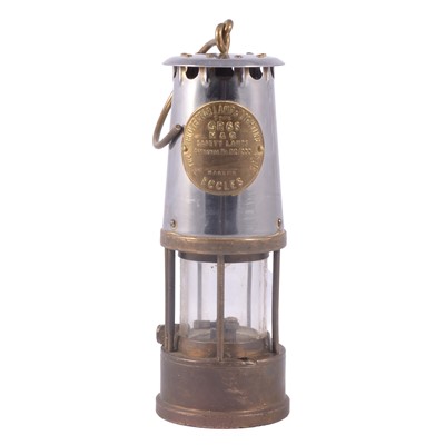 Lot 118 - GR6S Miner's lamp