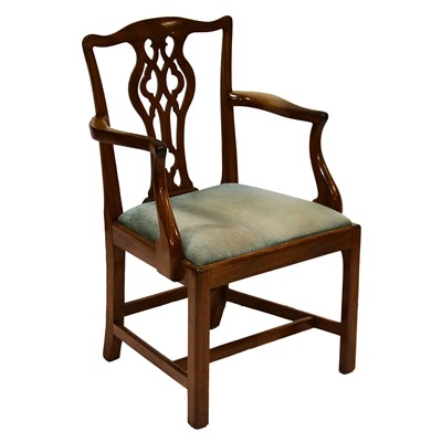 Lot 425 - Georgian style mahogany carver chair