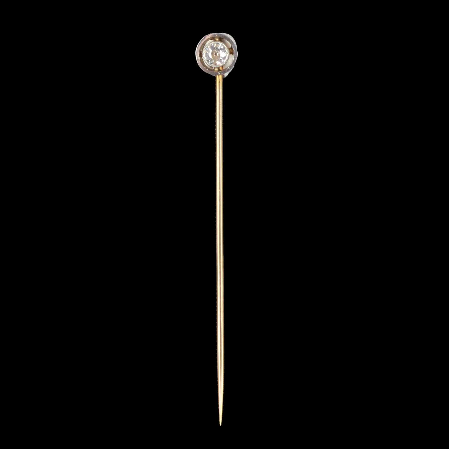 Lot 229 - A diamond set tie pin.