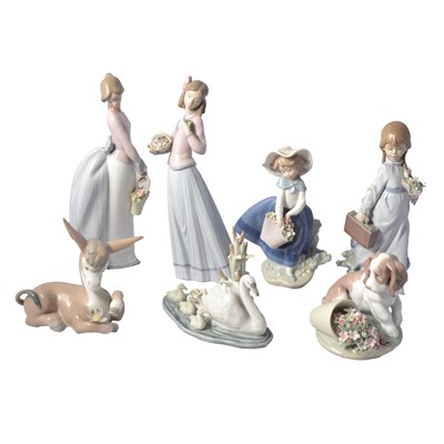 Lot 36 - Collection of Lladro Collectors Society figures and other models