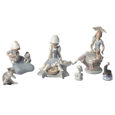 Lot 40 - Collection of Lladro Collectors Society figures and other models