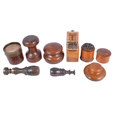 Lot 120 - Treen and other items