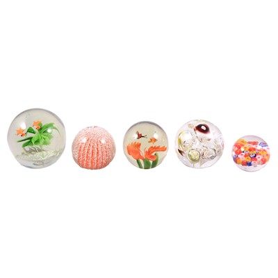 Lot 116 - Collection of Caithness and other glass paperweights.