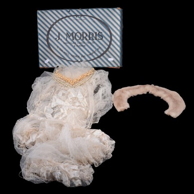 Lot 172 - A lace wedding veil and a small fur collar.