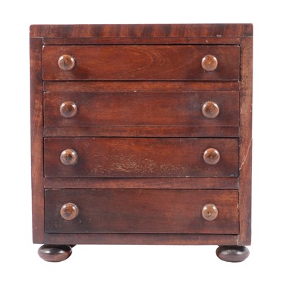 Lot 78 - Miniature apprentice chest of drawers