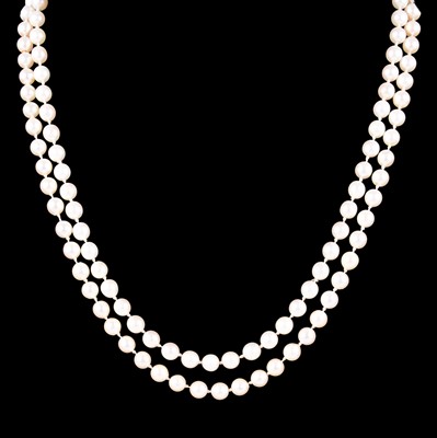 Lot 375 - A two row cultured pearl necklace.