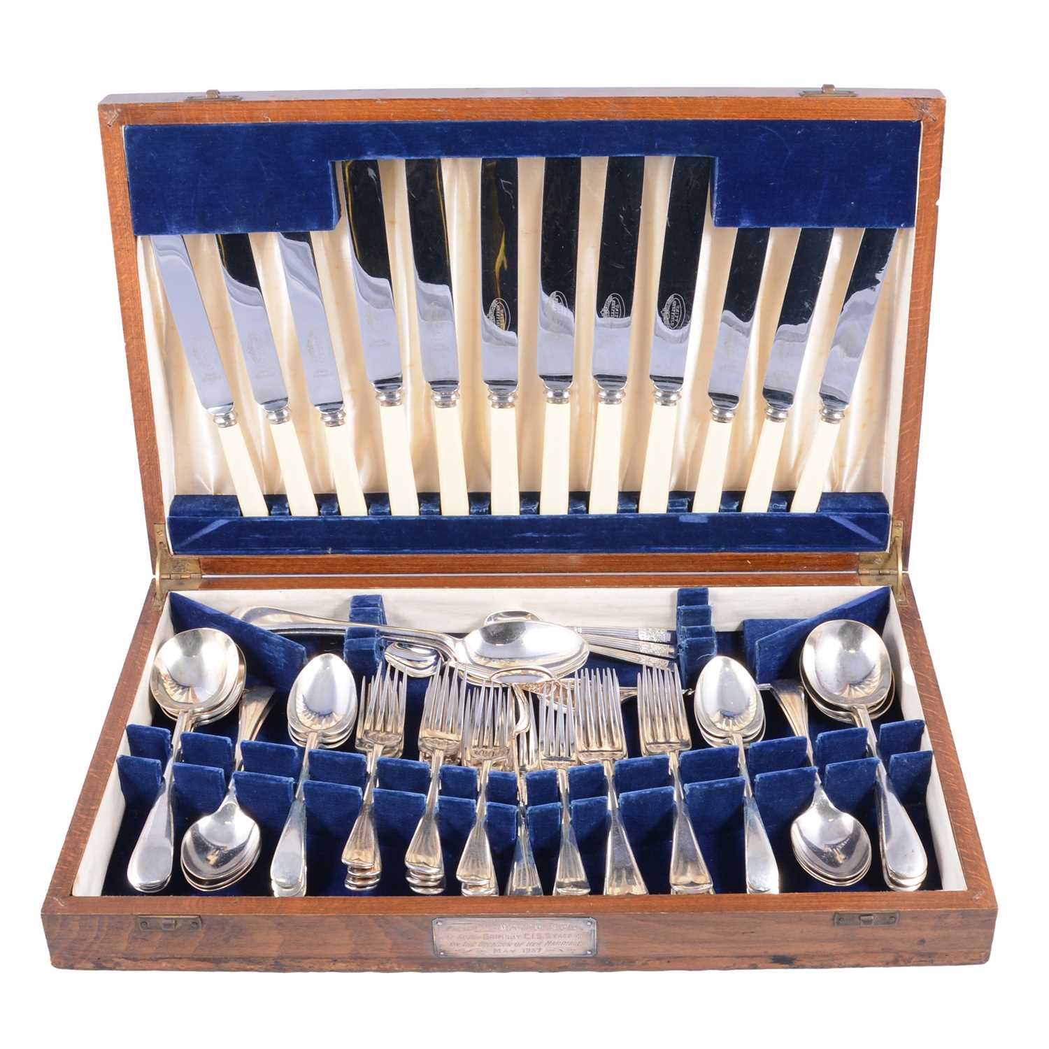 Lot 171 - Canteen of silver plated cutlery