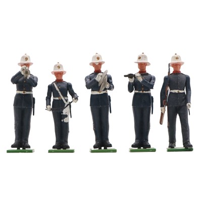 Lot 163 - Collection of Britains and other resin soldiers, cast metal QEII, and a Triang wooden fort