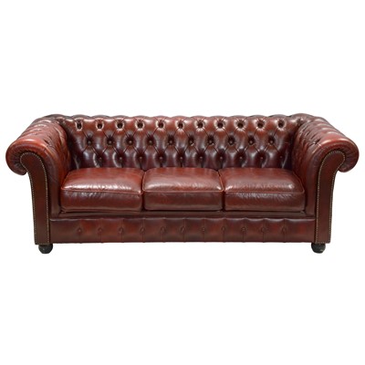 Lot 359 - Modern red leather Chesterfield sofa