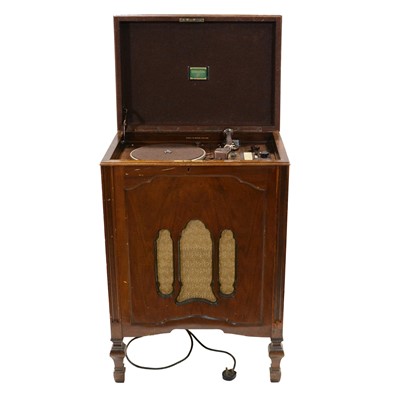 Lot 378 - Columbia walnut cased gramophone