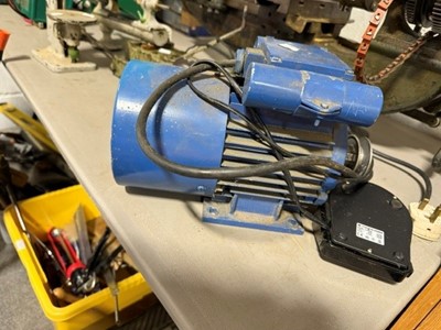 Lot 422 - Modellers lather, clock makers lathe, lathe accessories and a bench grinder