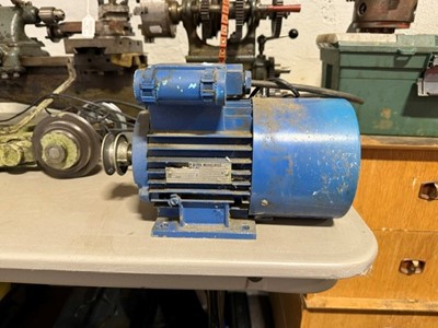 Lot 422 - Modellers lather, clock makers lathe, lathe accessories and a bench grinder