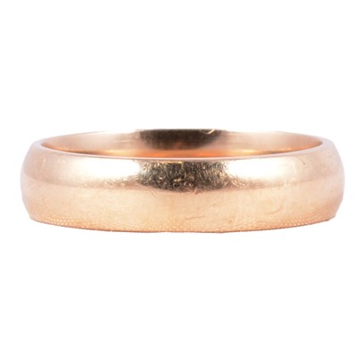 Lot 149 - A 9 carat yellow gold wedding band.