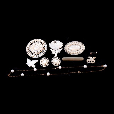 Lot 384 - A pearl and chain necklace, and mother-of-pearl jewellery.