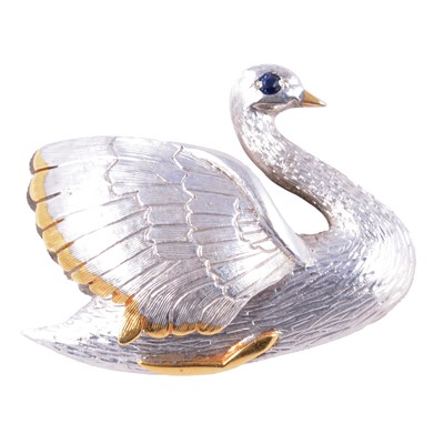 Lot 1111 - An 18 carat white gold swan brooch.