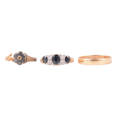 Lot 59 - A sapphire and diamond ring, wedding ring and small broken ring.