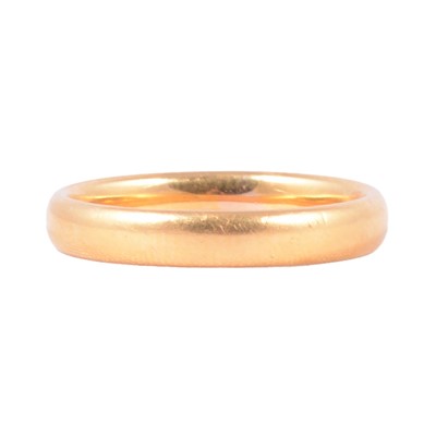 Lot 144 - A 22 carat gold wedding band