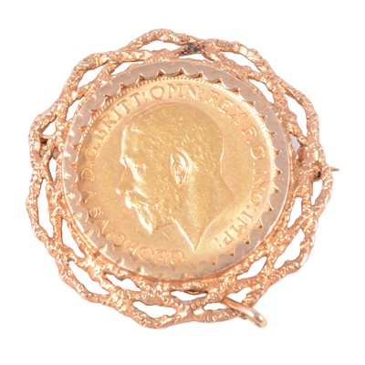 Lot 1128 - A Gold Full Sovereign Coin brooch, George V 1911.